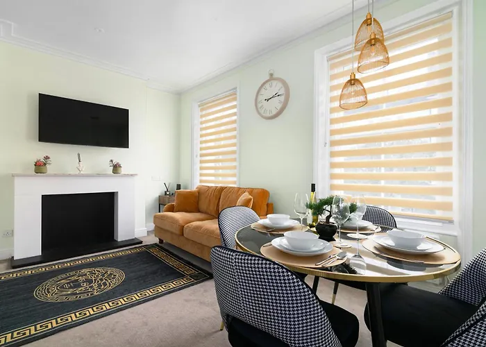 Cosy Flat 5 Min From Holland Park Station! London