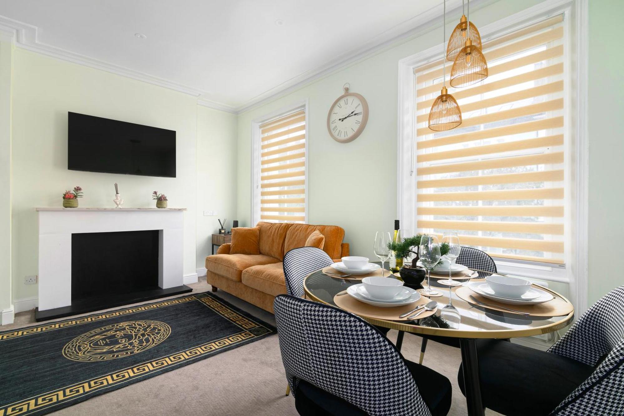 Cosy Flat 5 Min From Holland Park Station! *